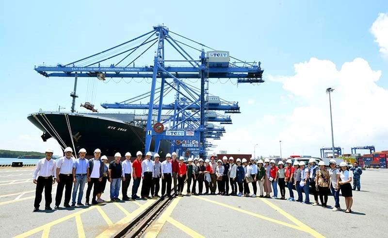 Chuyến thăm cảng Cát Lái và cảng Cái Mép của Ban tư vấn đào tạo ngành Logistics